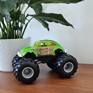 Hot Wheels Monster Trucks Oversized Volkswagen Beetle